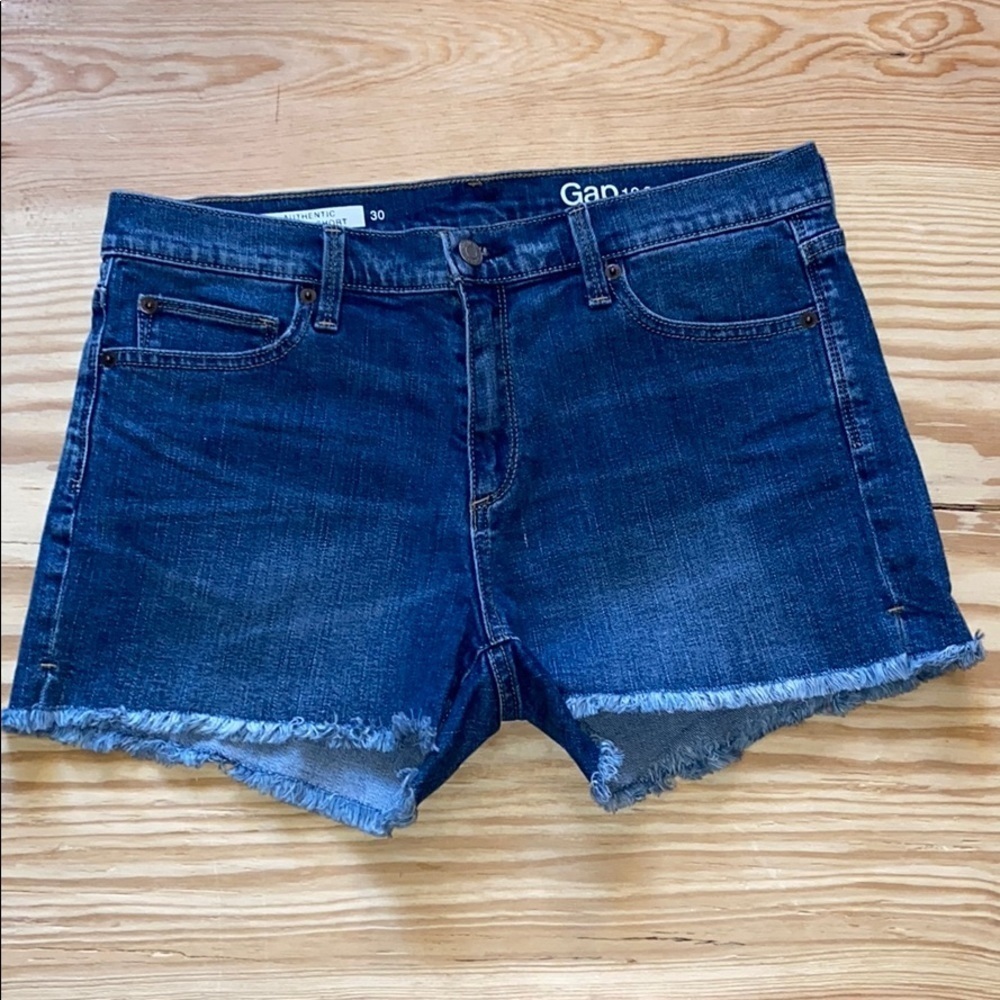 BARELY WORN Gap authentic summer short size 30 🌟✨
